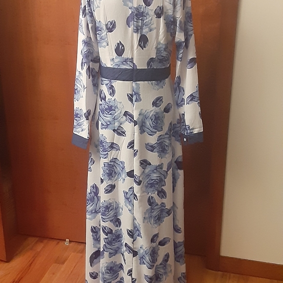 Floral V-neck Maxidress - Picture 3 of 8